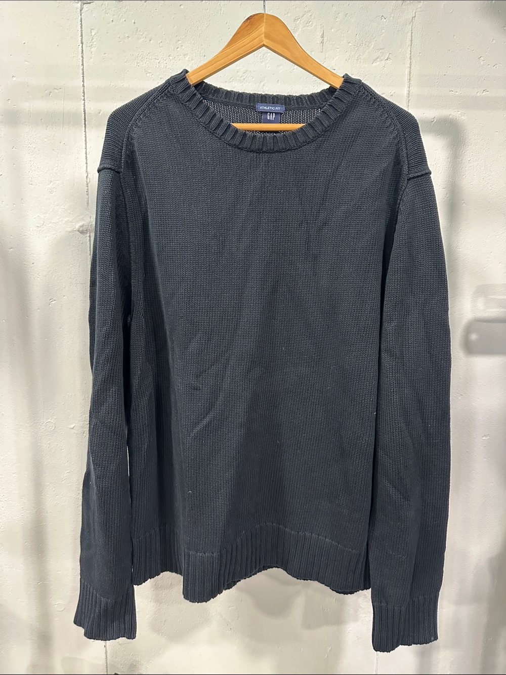 GAP Men's Crewneck Sweater in charcoal black 100% cotton